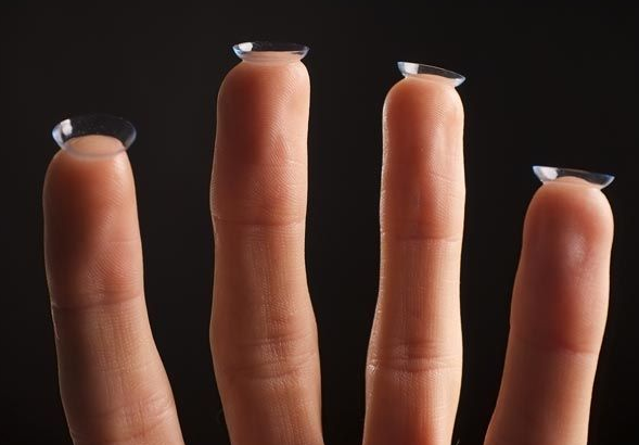 Contact lenses on finger tips